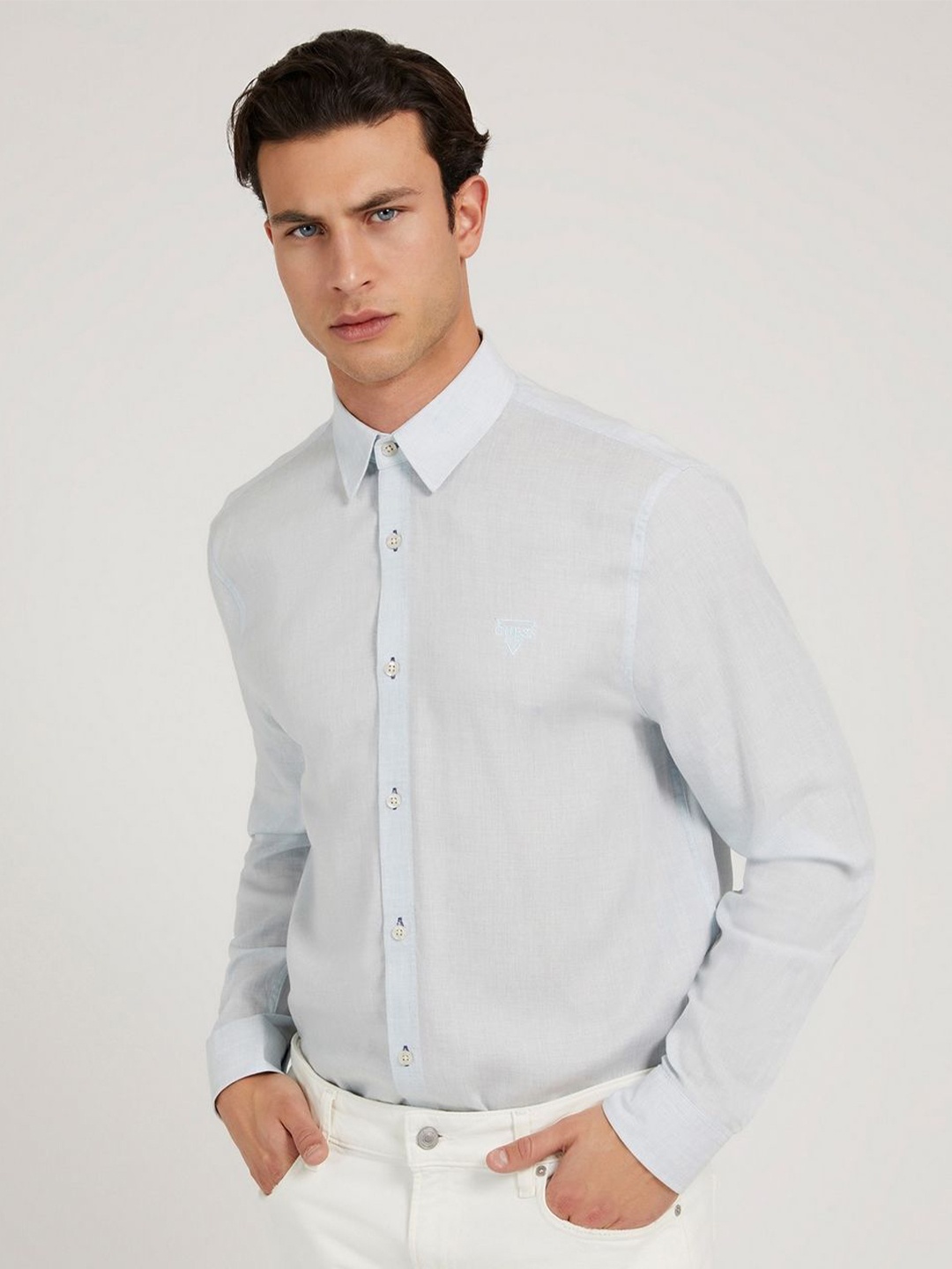 

GUESS Men Spread Collar Solid Cotton Casual Shirt, Blue