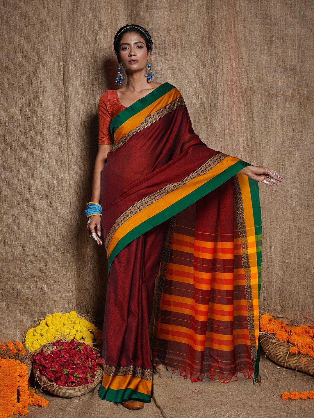 

Unnati Silks Zari Pure Cotton Handloom Narayan Peth Saree, Maroon