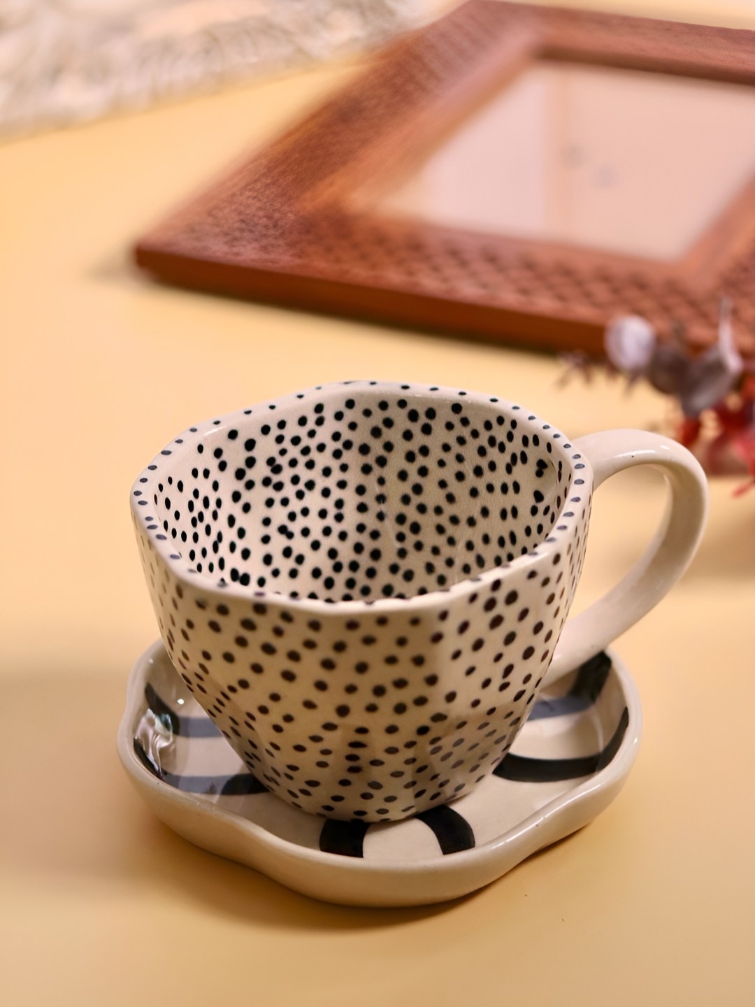 

WEAVING HOMES Black 2 Pieces Geometric Printed Glossy Cups With Dessert Plate