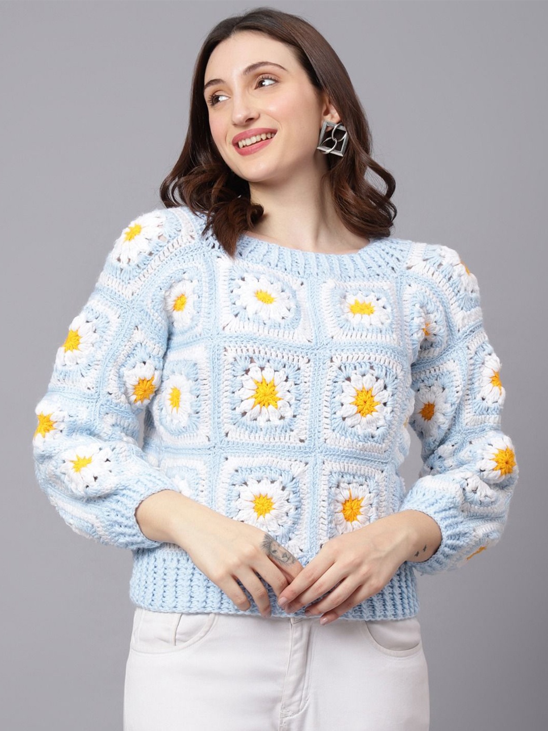 

Velvery Women Floral Pullover with Applique Detail, Blue
