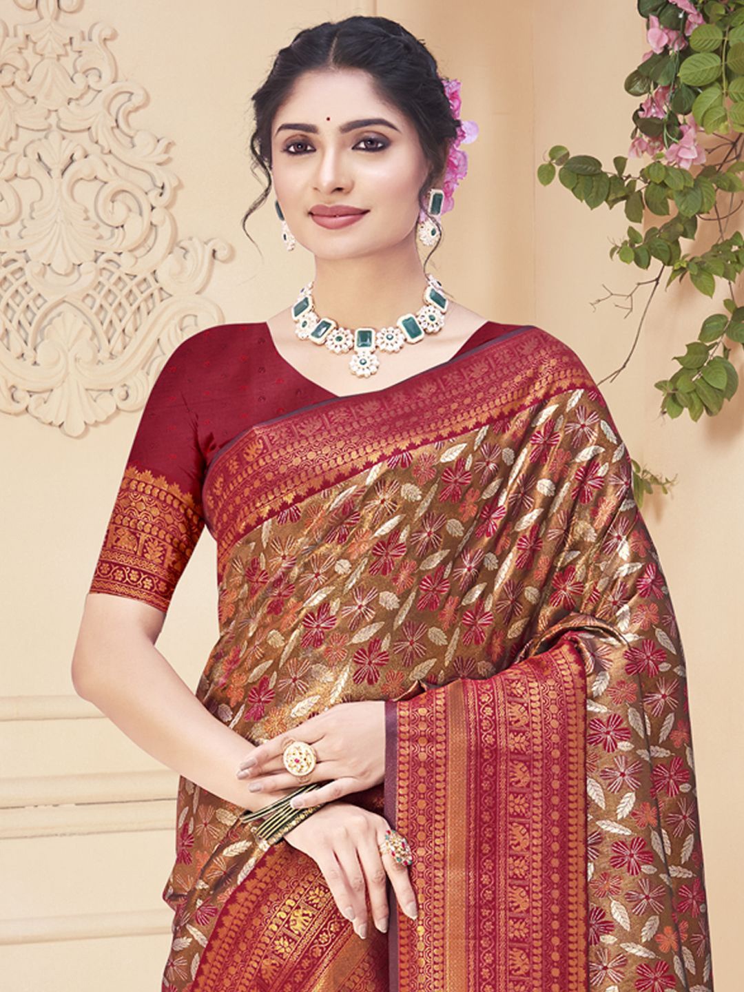 

Exclusiva Floral Zari Silk Blend Maroon Saree