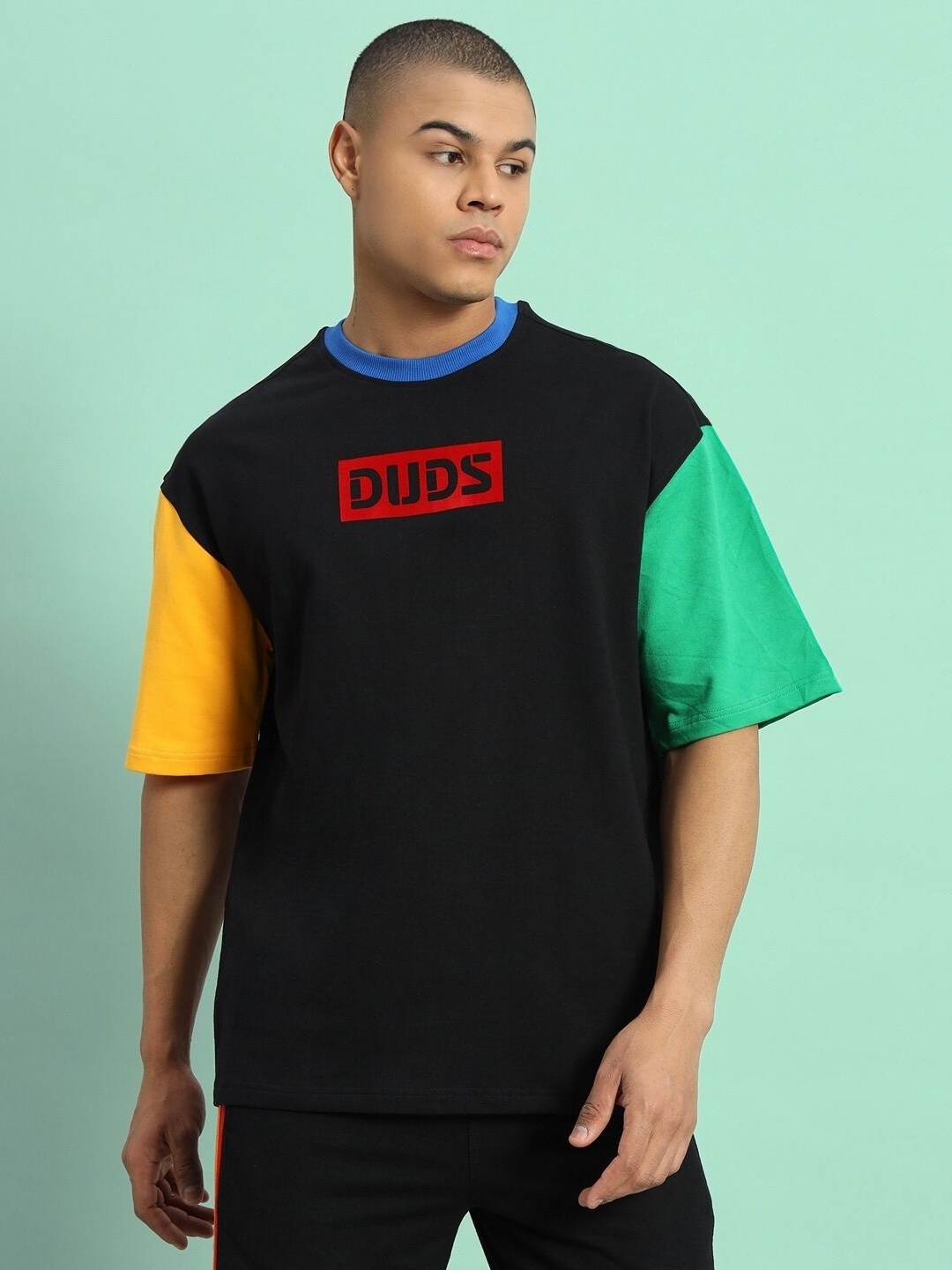 

WEARDUDS Men Colourblocked Round Neck Cotton Oversized T-shirt, Black