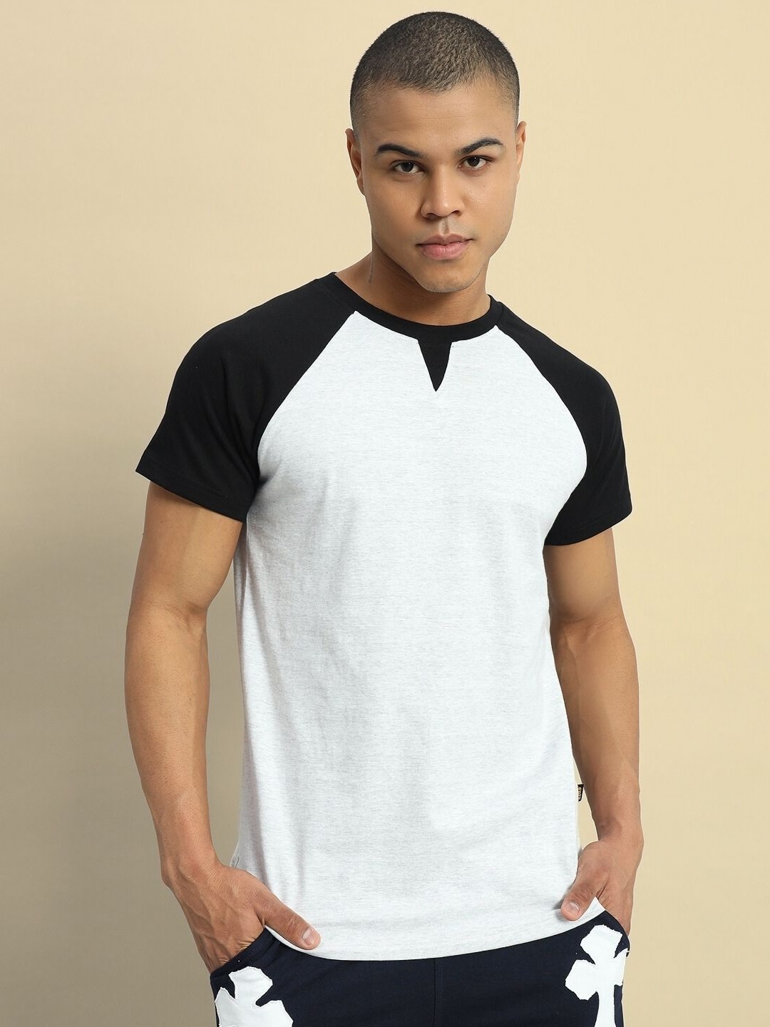 

WEARDUDS Men Colourblocked Round Neck Cotton Oversized T-shirt, Grey