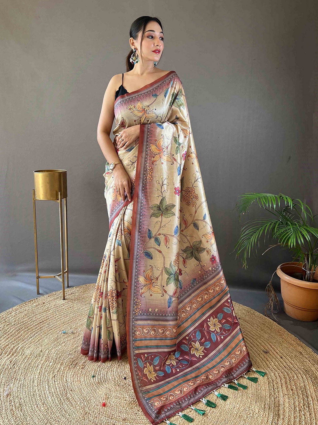 

DEVATITHI Floral Saree, Brown