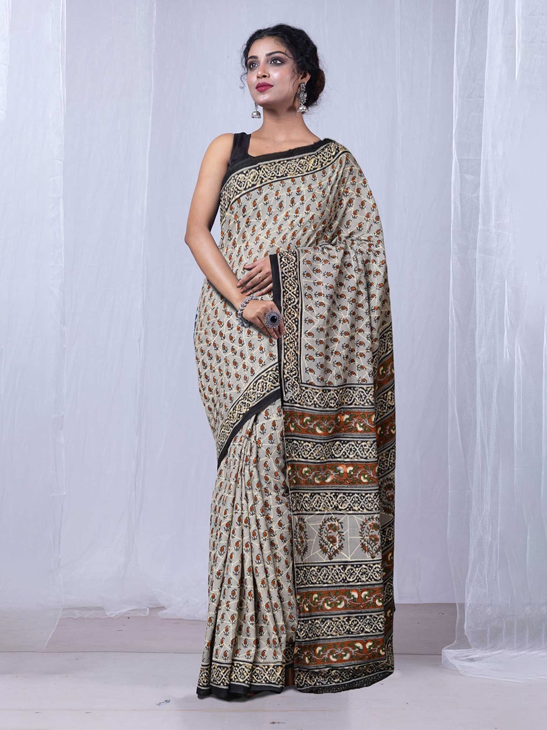 

Unnati Silks Ethnic Motifs Pure Cotton Handloom Bagru Saree, Grey