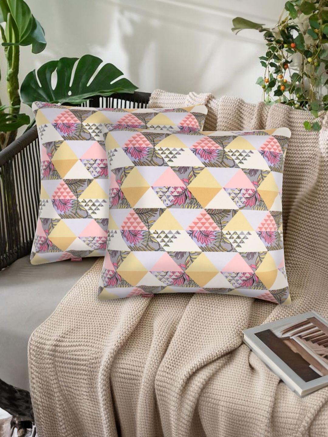 

Tesmare Premium Off White & Pink 2 Pieces Geometric Printed Velvet Square Cushion Covers