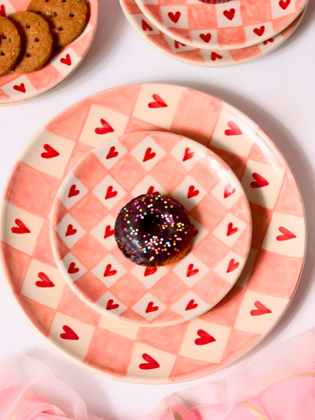 

WEAVING HOMES Pink & Beige 2 Pieces Chequered & Heart Printed Glossy Ceramic Plates