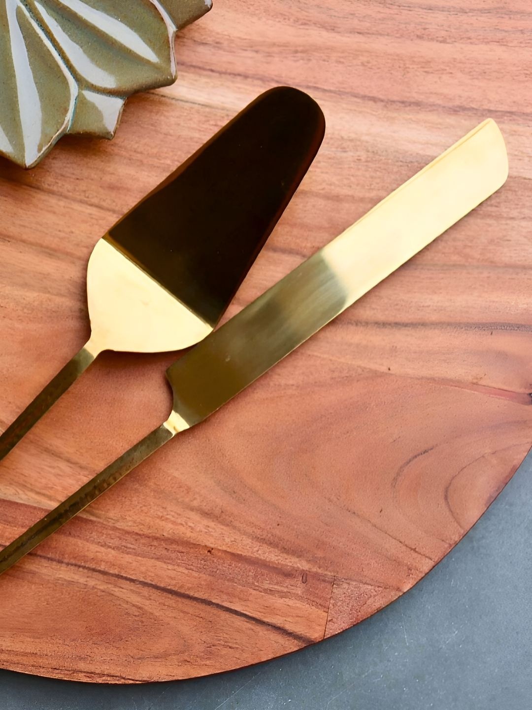 

WEAVING HOMES Gold Toned Stainless Steel Cake Cutter & Server