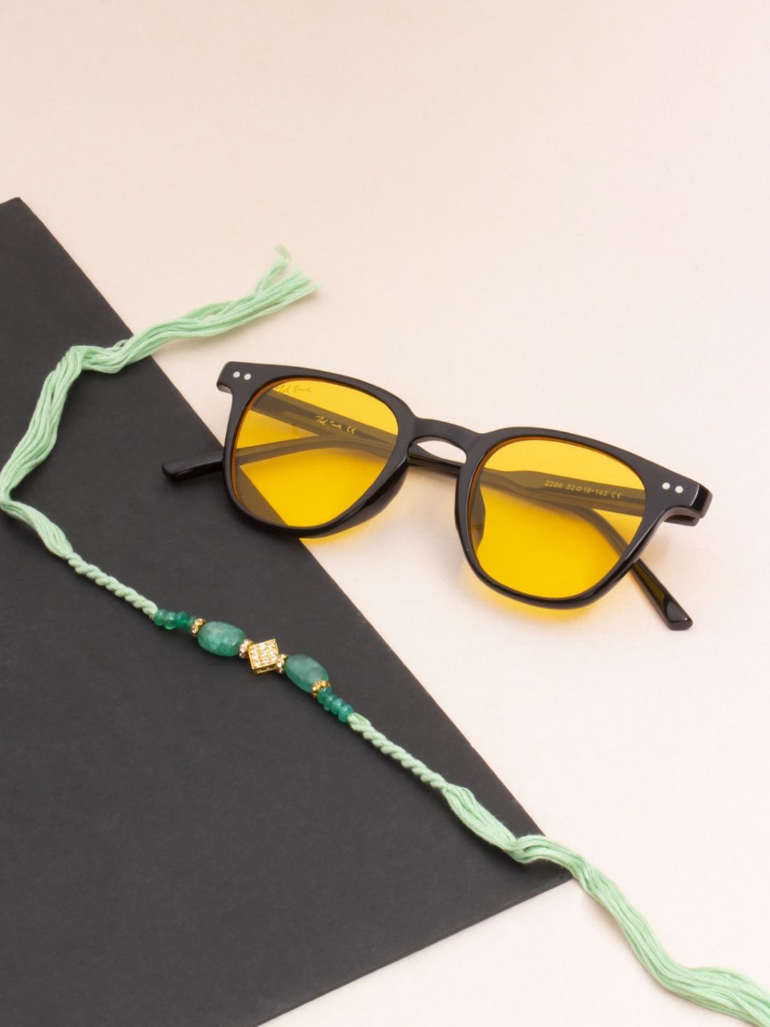 

Ted Smith Rakhi With Sunglasses Gift Set, Green