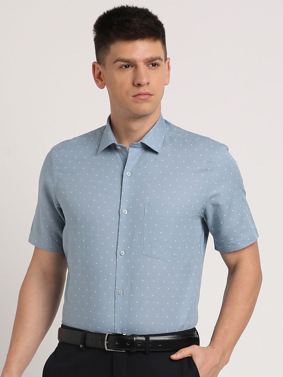 

Turtle Men Standard Micro Ditsy Printed Formal Shirt, Blue