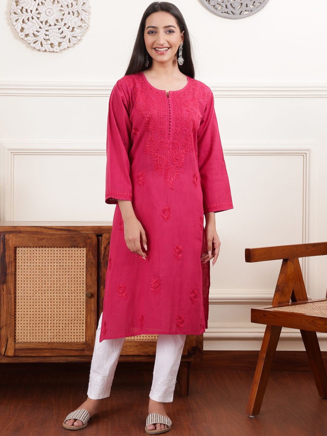

Chowkhat Floral Embroidered Straight Kurta, Pink
