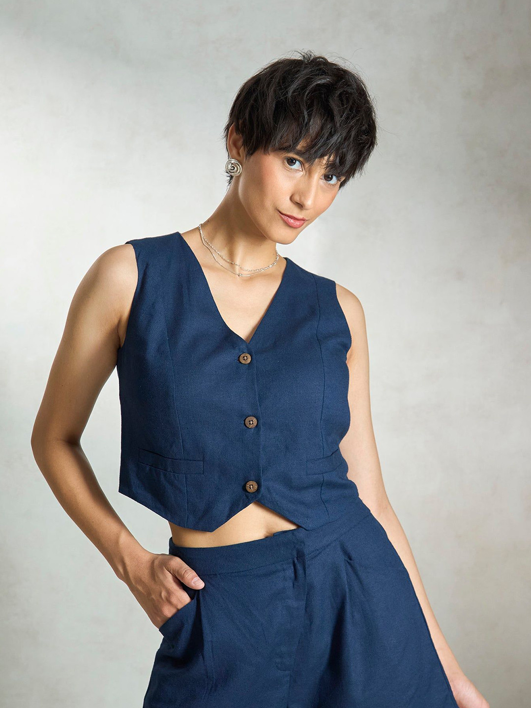 

Virgio Linen Crop Top, Navy blue