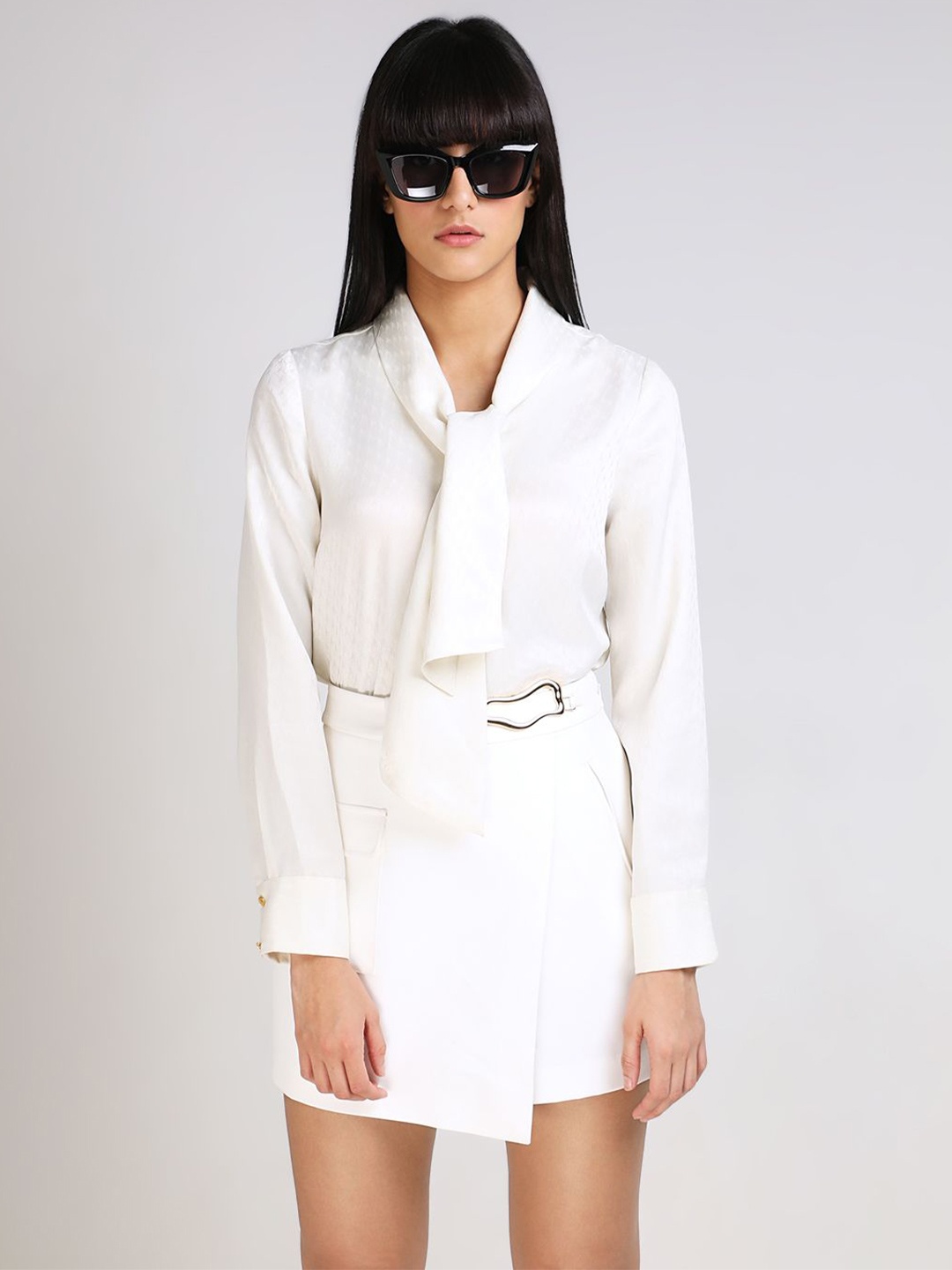 

Vero Moda Women Abstract Printed Tie-Up Neck Top, White