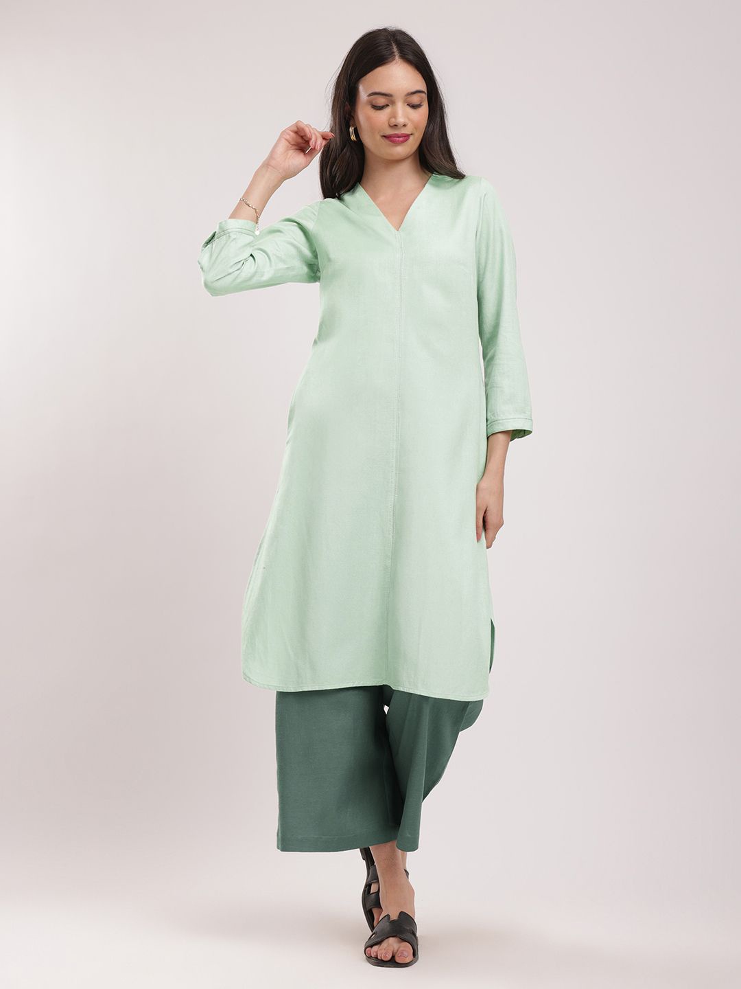 

Pink Fort V-Neck Straight Kurta, Green