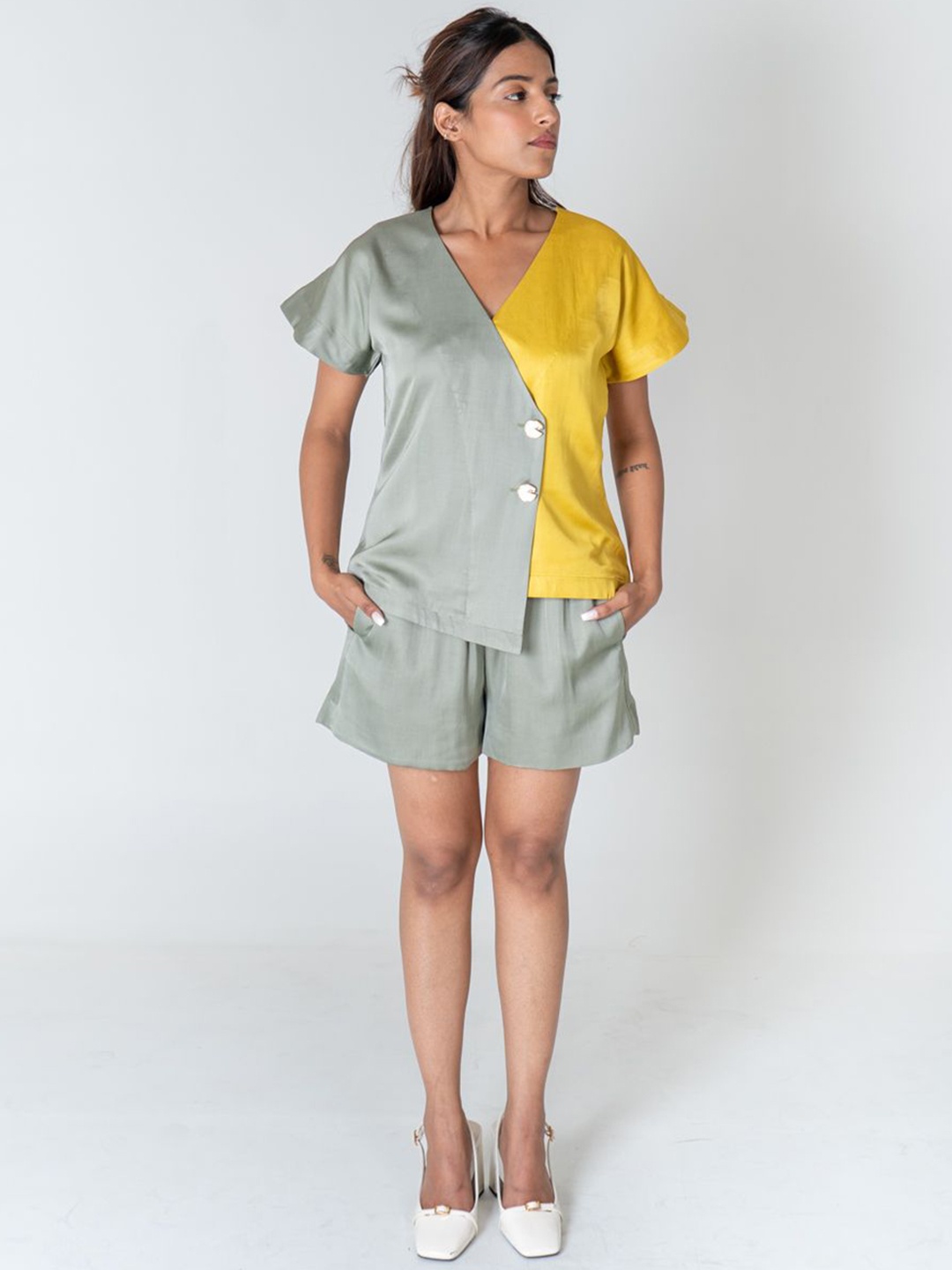

Neora Colourblocked Top With Shorts, Green