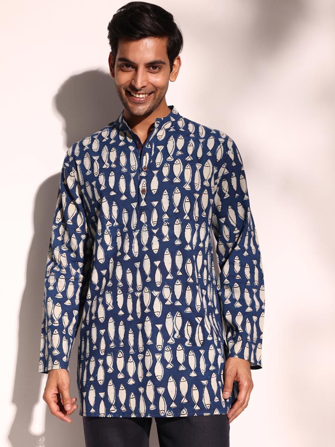 

Fabindia Abstract Printed Mandarin Collar Cotton Straight Short Kurta, Blue