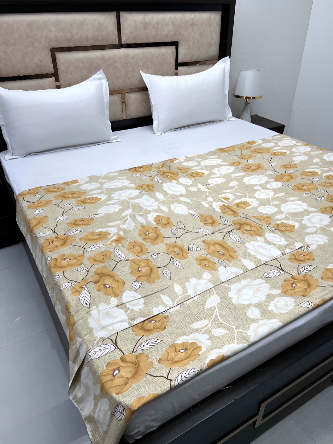 

Pure Decor White & Green Printed Super King Cotton Duvet Cover