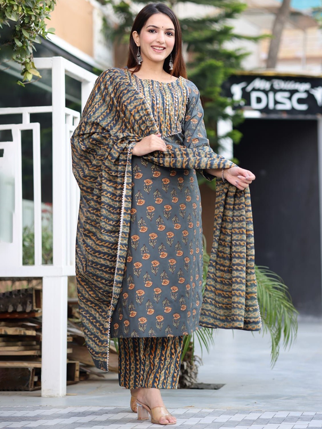 

VYKOO Ethnic Motifs Printed Regular Gotta Patti Kurta With Trousers & Dupatta, Grey