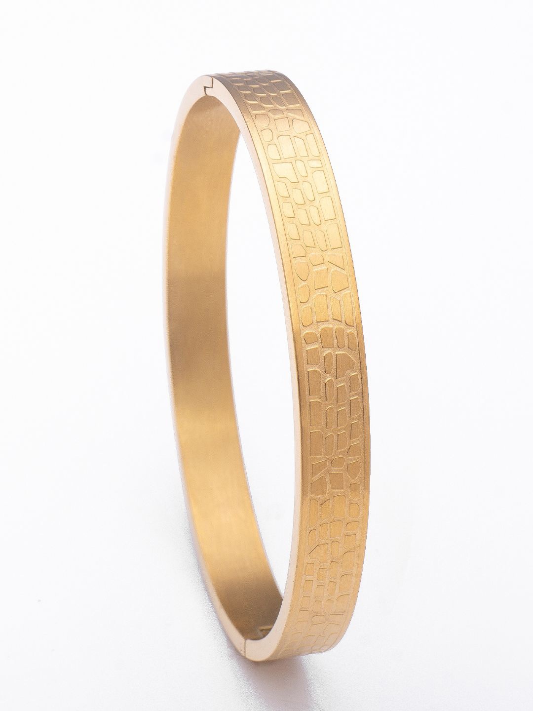 

SWASHAA Roberto Gold-Plated Kada Bracelet