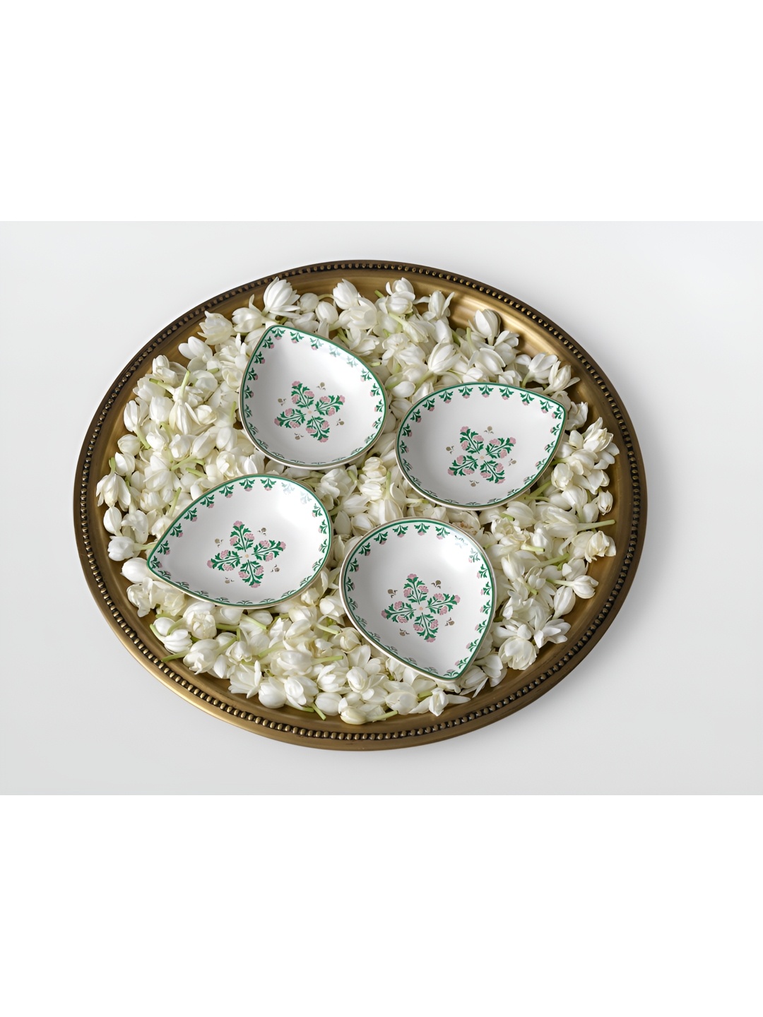 

Mirooh White & Green 4 Pieces Ceramic Bela Forest Diya