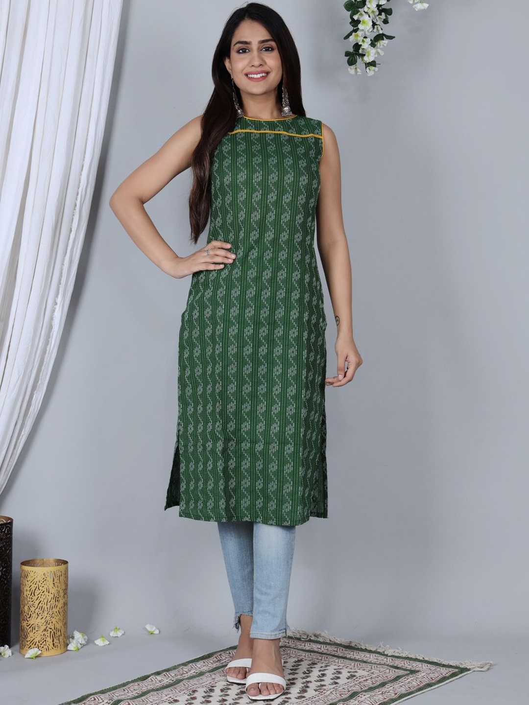 

Shiv ali apparels Geometric Woven Design Straight Kurta With Inside Attached Sleeve, Green