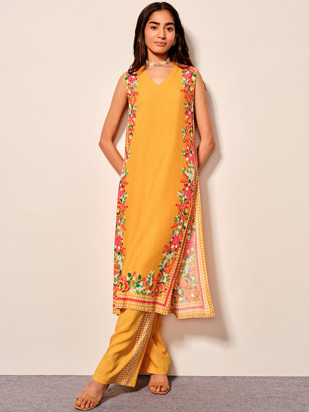 

Global Desi Floral Printed V-Neck Straight Kurta with Palazzo, Mustard