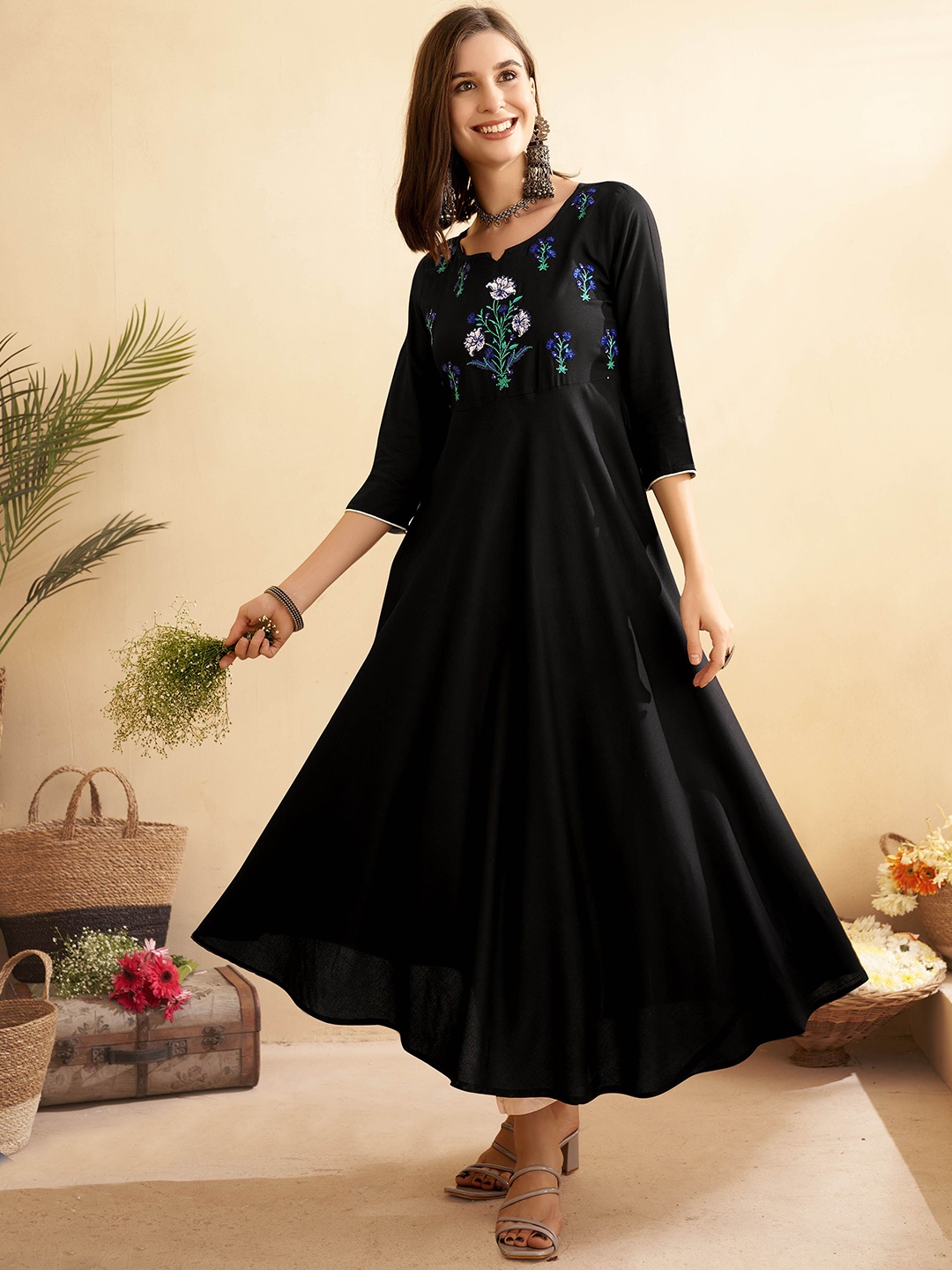 

Anouk Floral Embroidered Thread Work Cotton Anarkali Kurta, Black