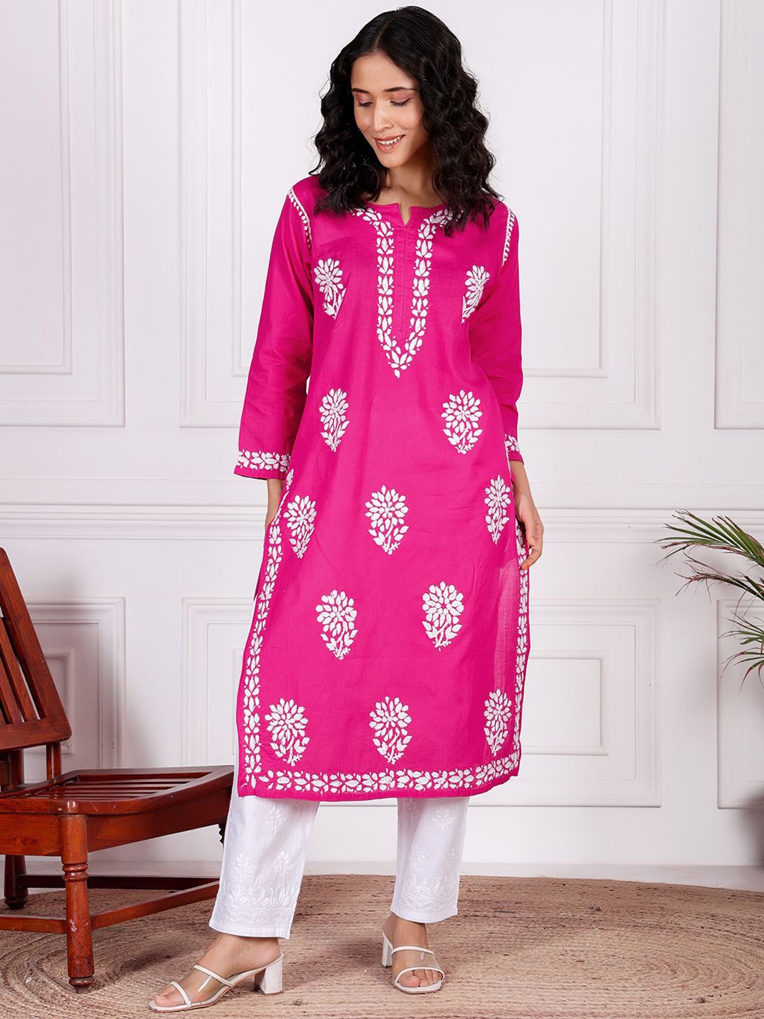 

Chowkhat Floral Embroidered Notch Neck Straight Kurta, Pink