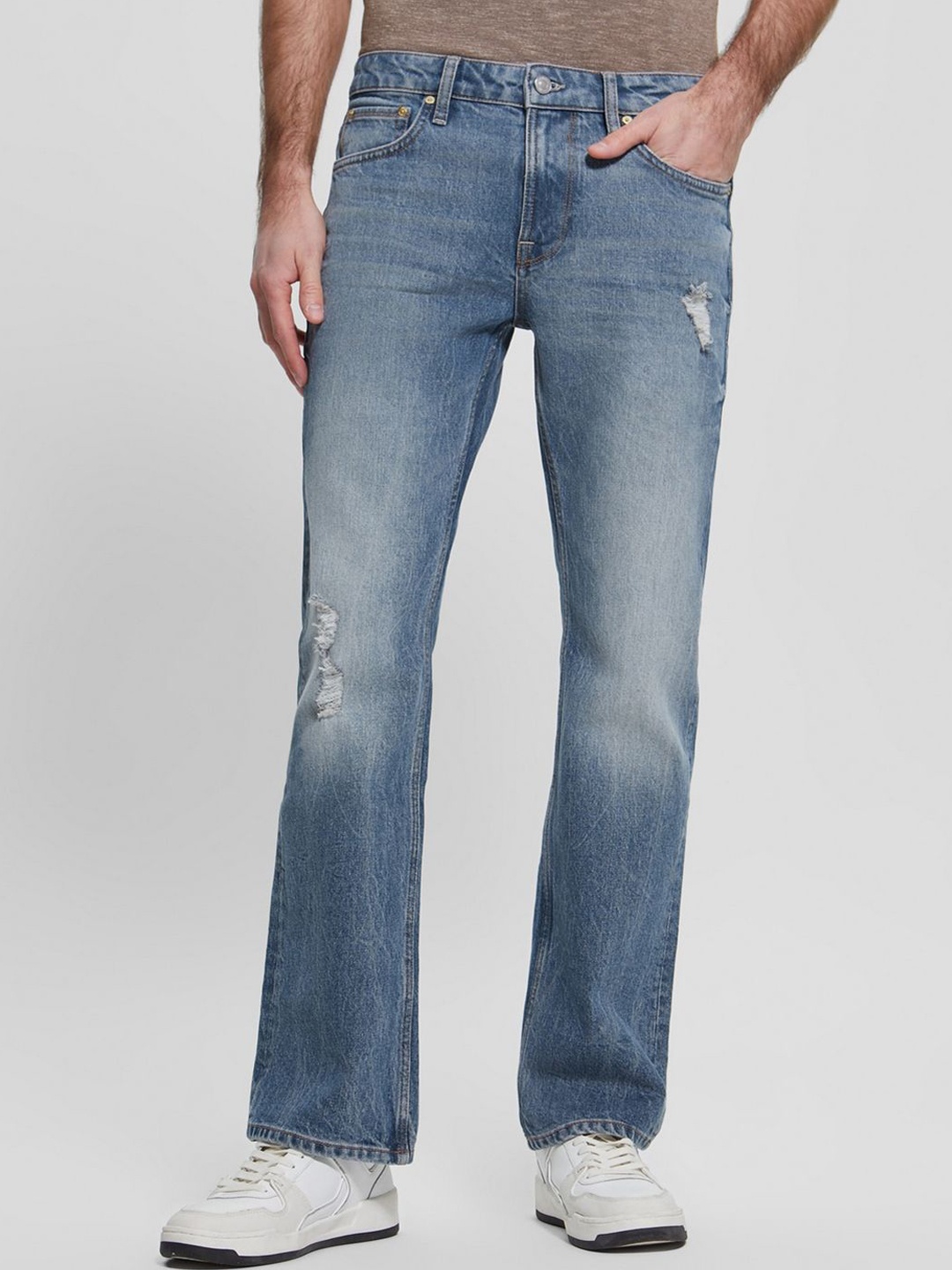 

GUESS Men Mid-Rise Bootcut Low Distress Light Fade Stretchable Jeans, Blue
