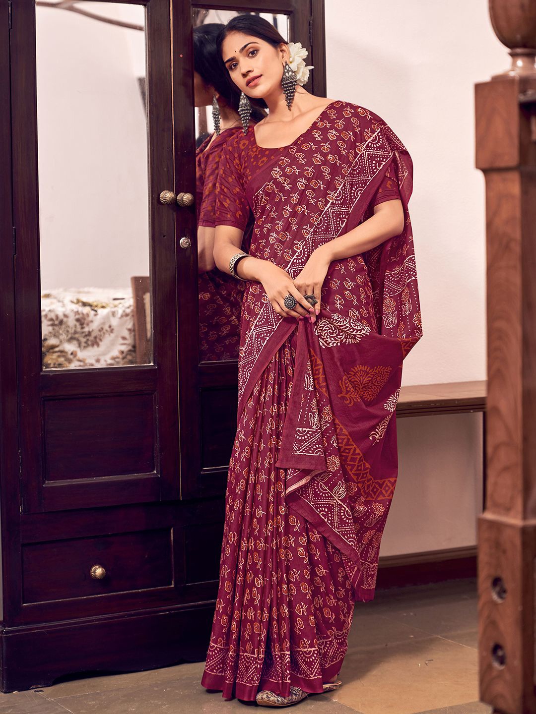 

Mitera Printed Cotton Blend Ethnic Motifs Dabu Saree, Burgundy