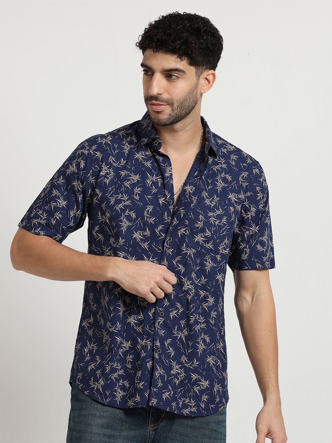

URBARO Men Smart Slim Fit Tropical Printed Pure Cotton Casual Shirt, Navy blue
