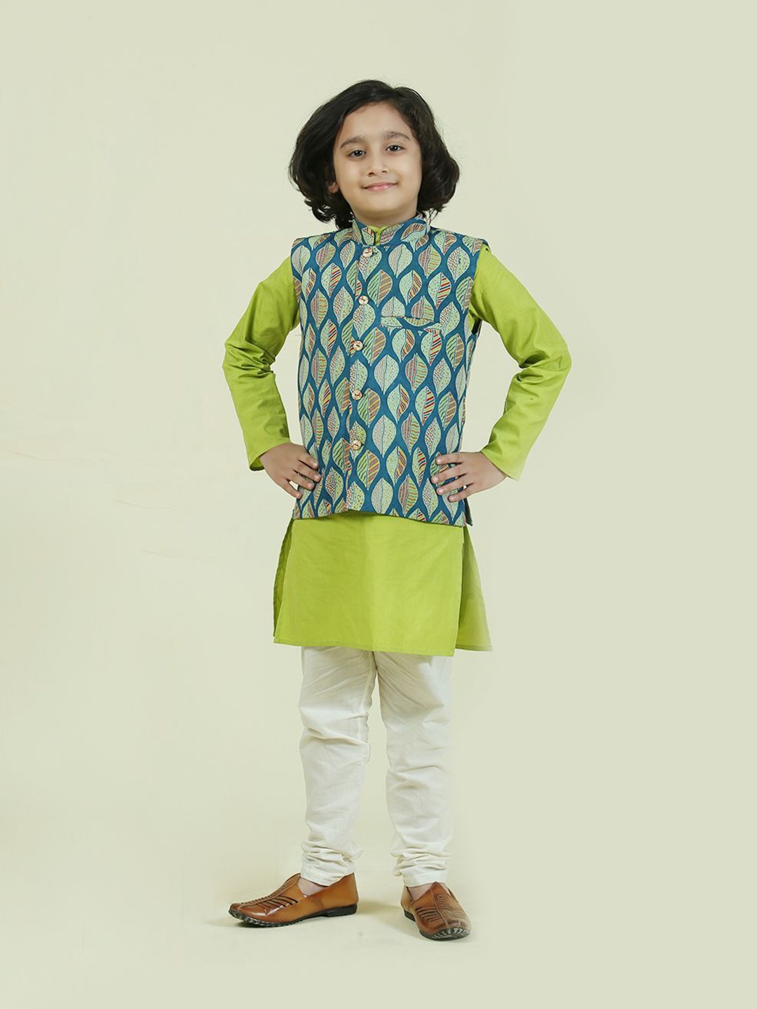 

Folk Culture Clothing Boys Mandarin Collar Pure Cotton Kurta with Pyjamas & Nehru Jacket, Green