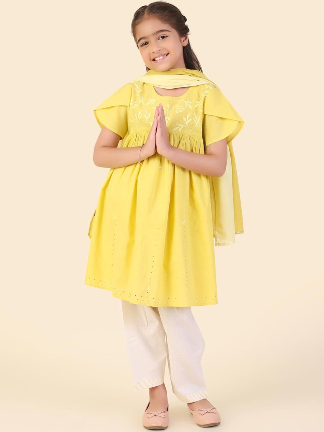 

Fabindia Girls Floral Yoke Design Thread Work Pure Cotton Kurta with Salwar & Dupatta, Yellow