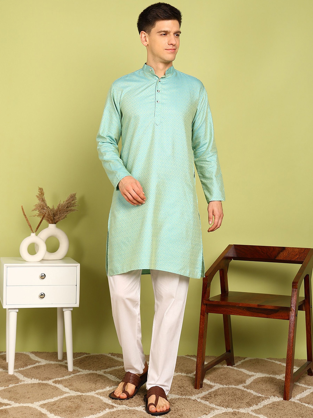 

FUBAR Geometric Woven Design Mandarin Collar Cotton Silk Straight Kurta With Pyjama, Blue