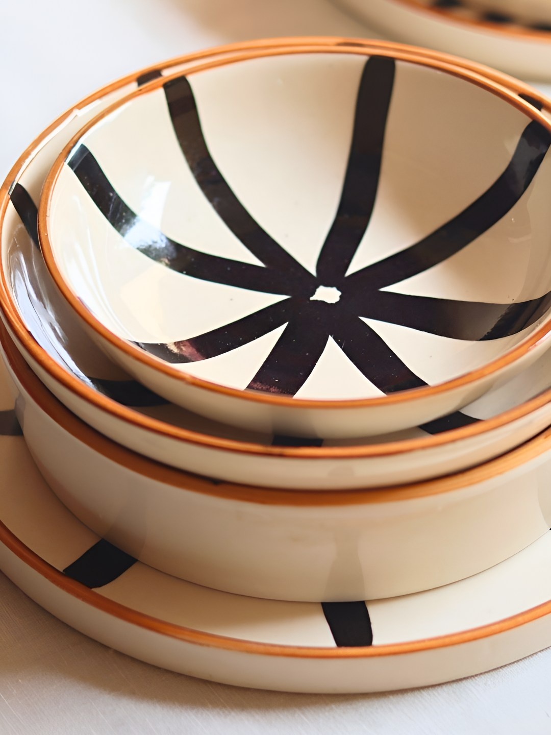 

WEAVING HOMES White & Black 4 Pieces Printed Ceramic Dinner Set