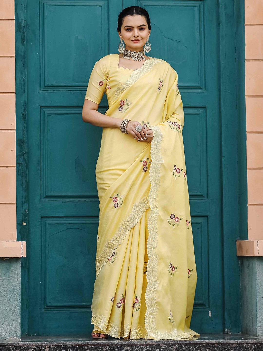 

DEVATITHI Floral Tussar Saree, Yellow