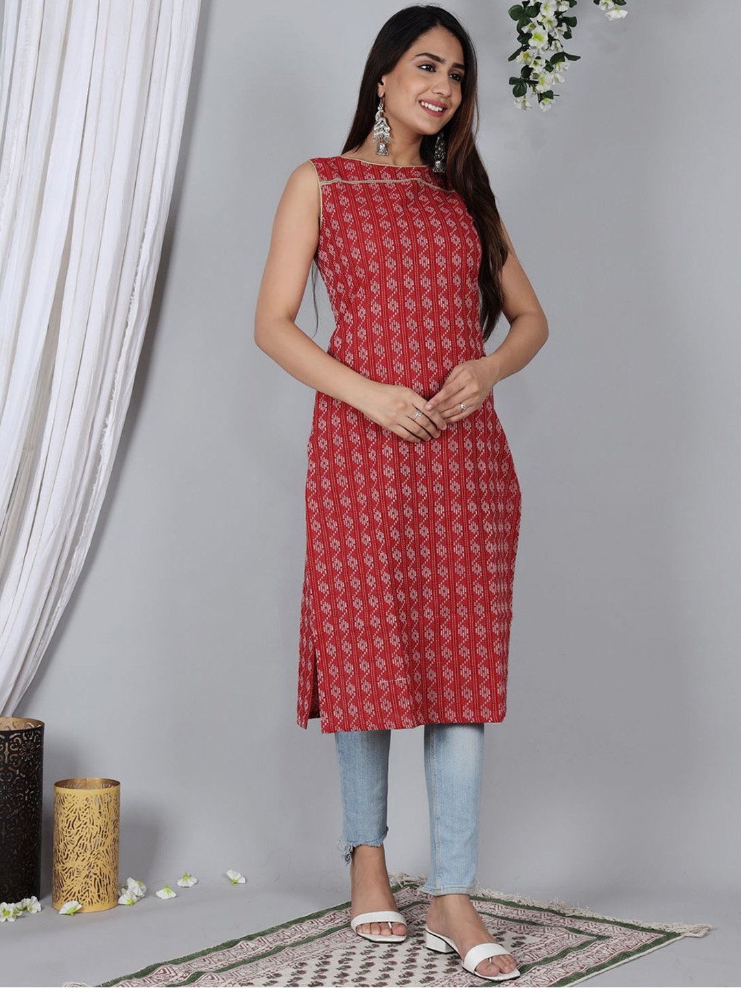 

Shiv ali apparels Geometric Printed Round Neck Sleeveless Straight Kurta, Maroon