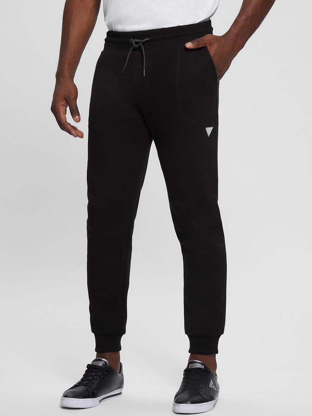 

GUESS Men Relaxed-Fit Mid-Rise Joggers, Black