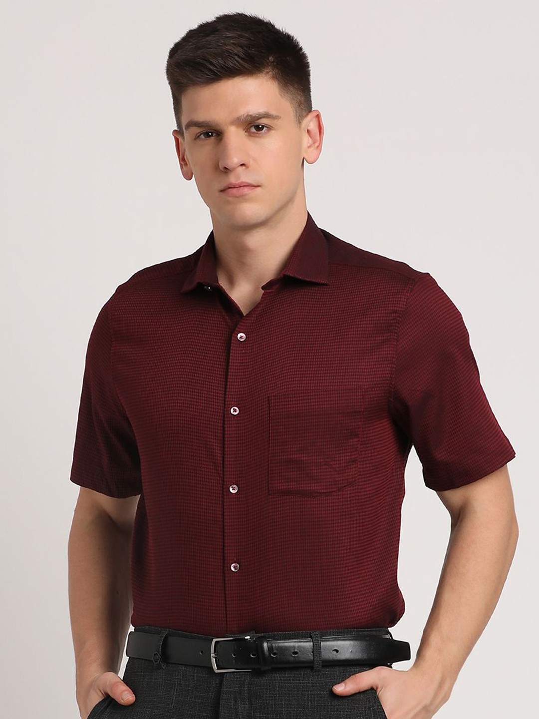 

Turtle Men Standard Textured Pure Cotton Formal Shirt, Maroon