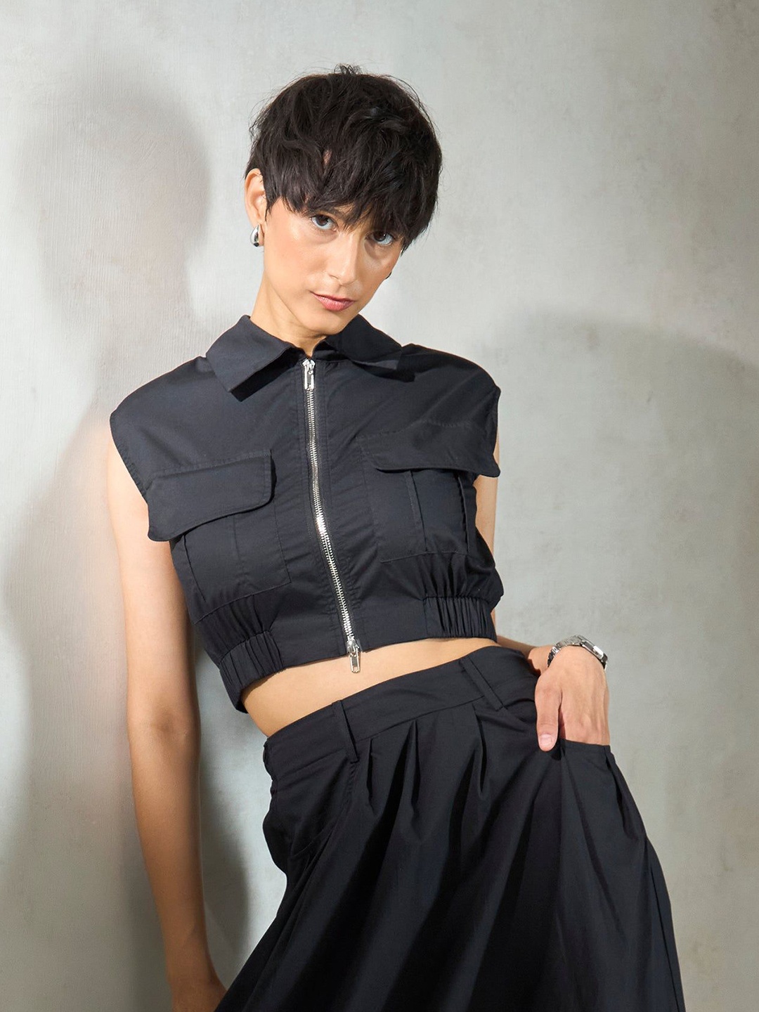 

Virgio Women Cotton Shirt Collar Crop Length Solid Sleeveless Top, Black