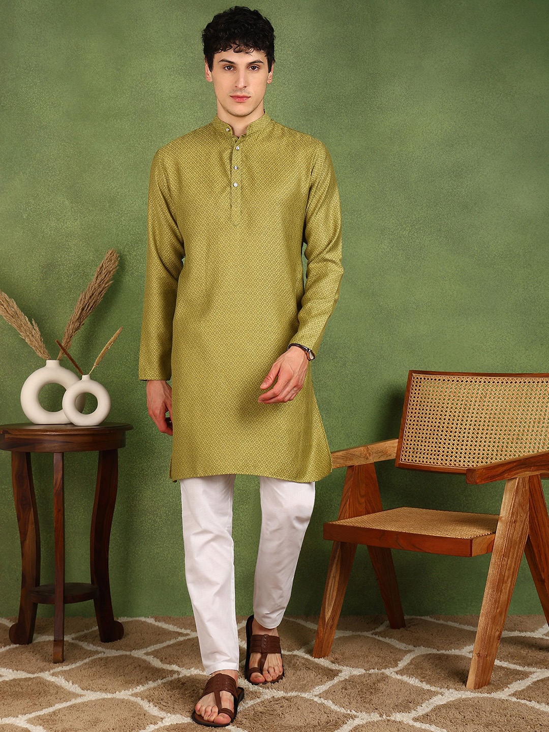 

FUBAR Geometric Woven Design Mandarin Collar Cotton Silk Straight Kurta With Pyjama, Green