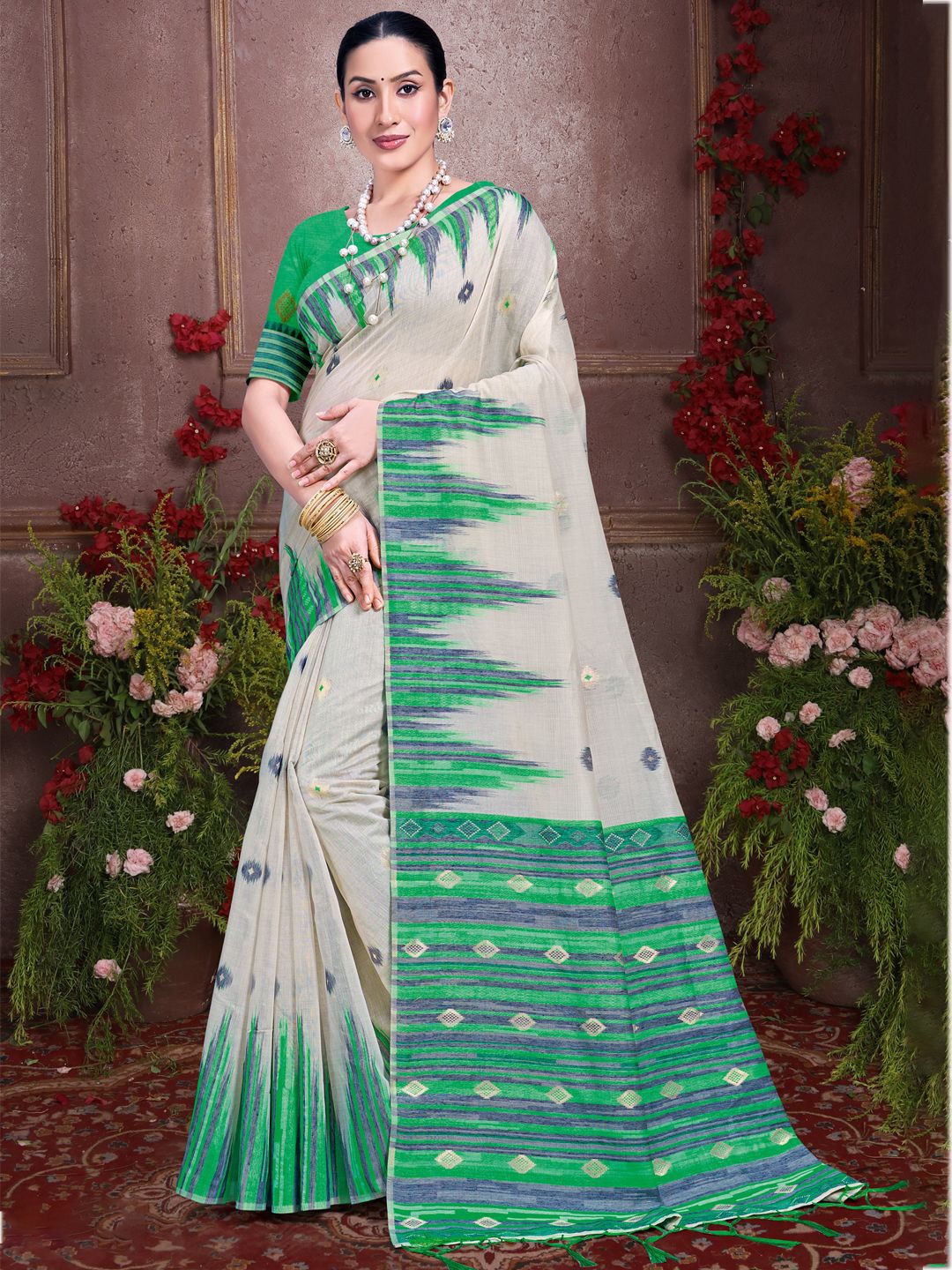 

Exclusiva Woven Design Ethnic Motifs Saree, Cream