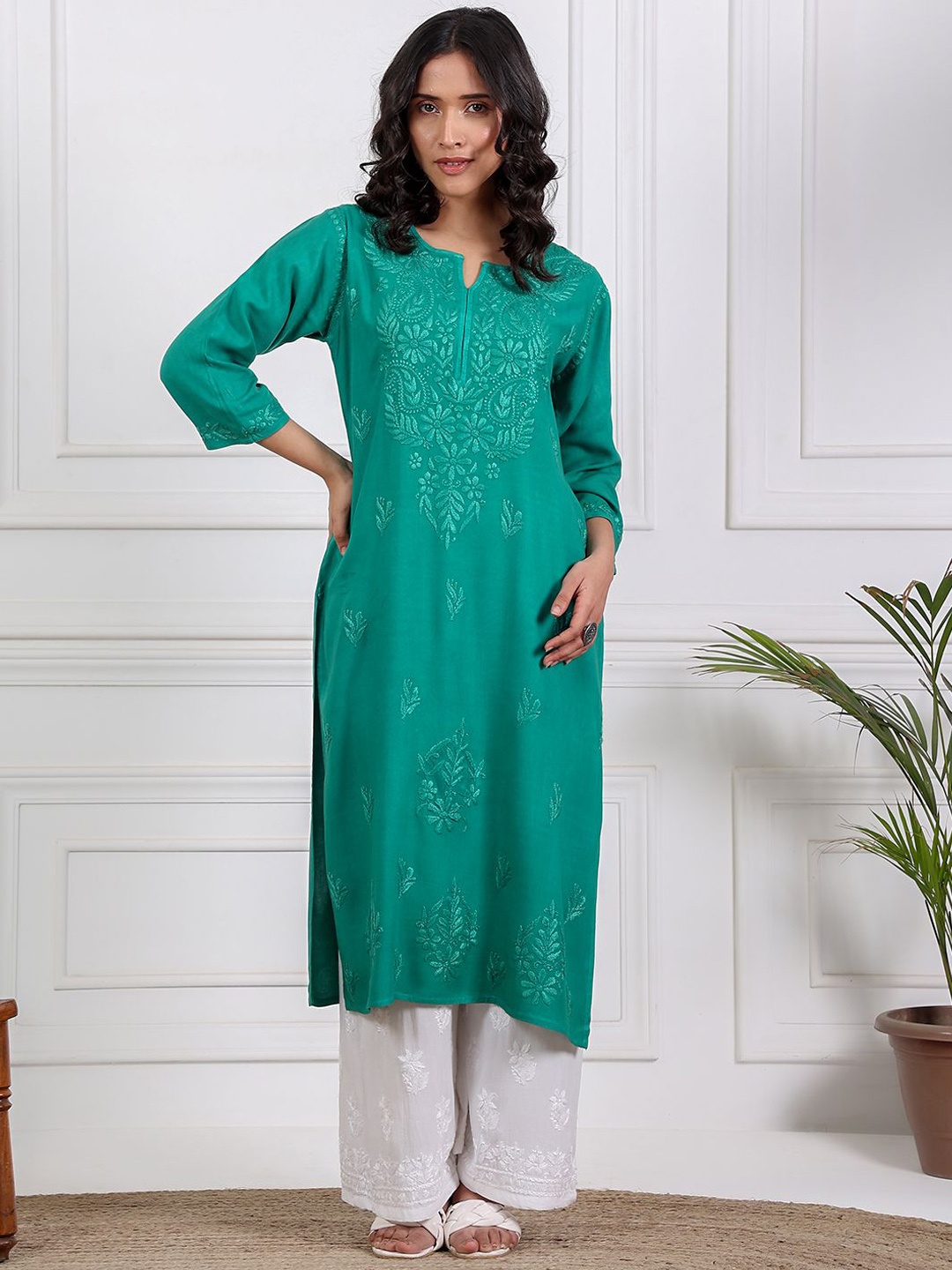 

Chowkhat Floral Embroidered Straight Kurta, Green