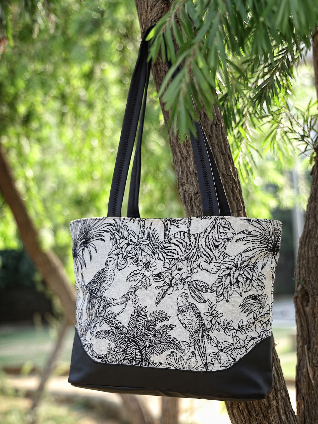 

Anekaant Animal Toile Cotton Jacquard Shoulder Bag, White