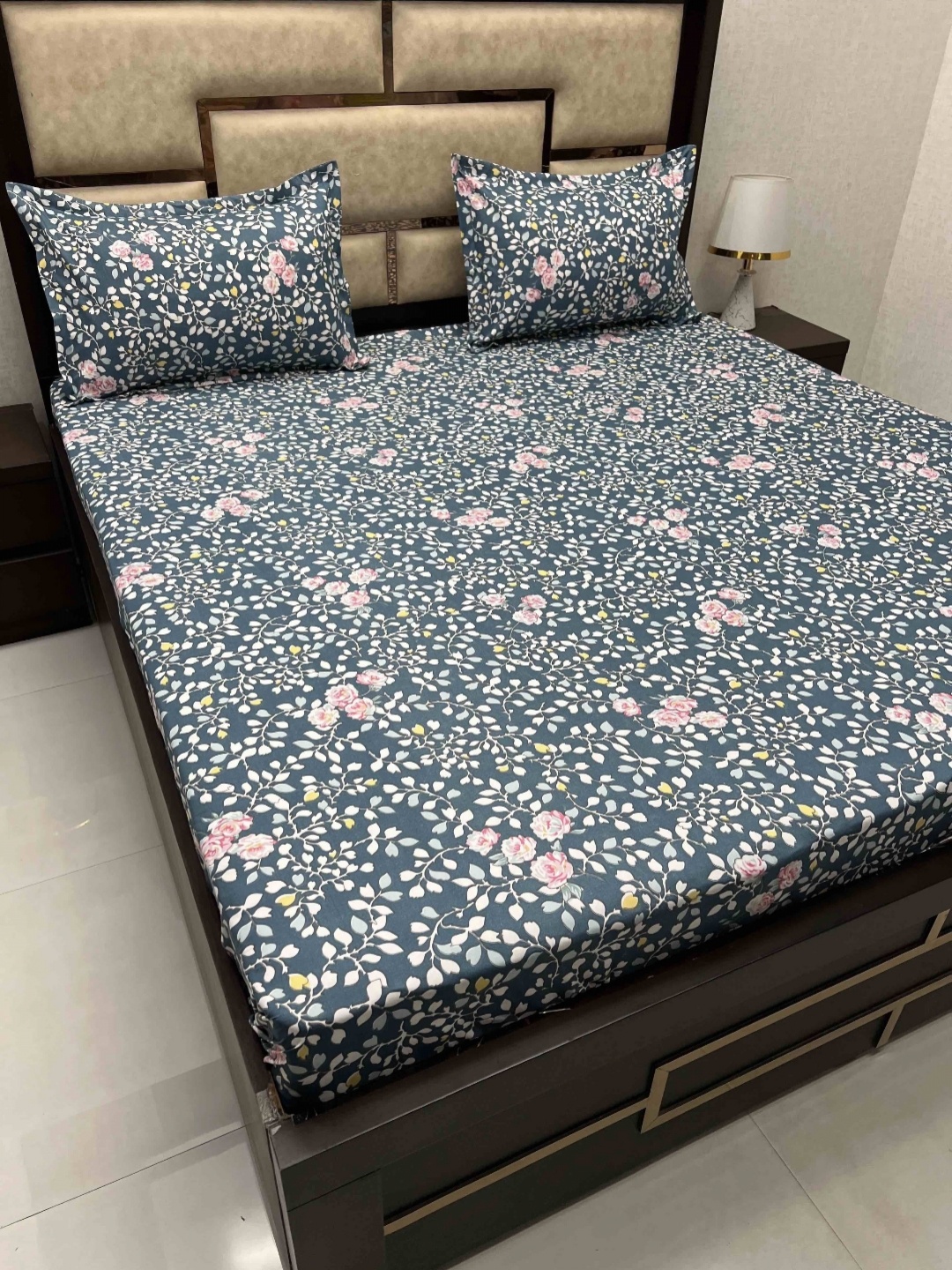 

Pure Decor Grey & White Floral 250 TC Pure Cotton Queen Bedsheet with 2 Pillow Covers