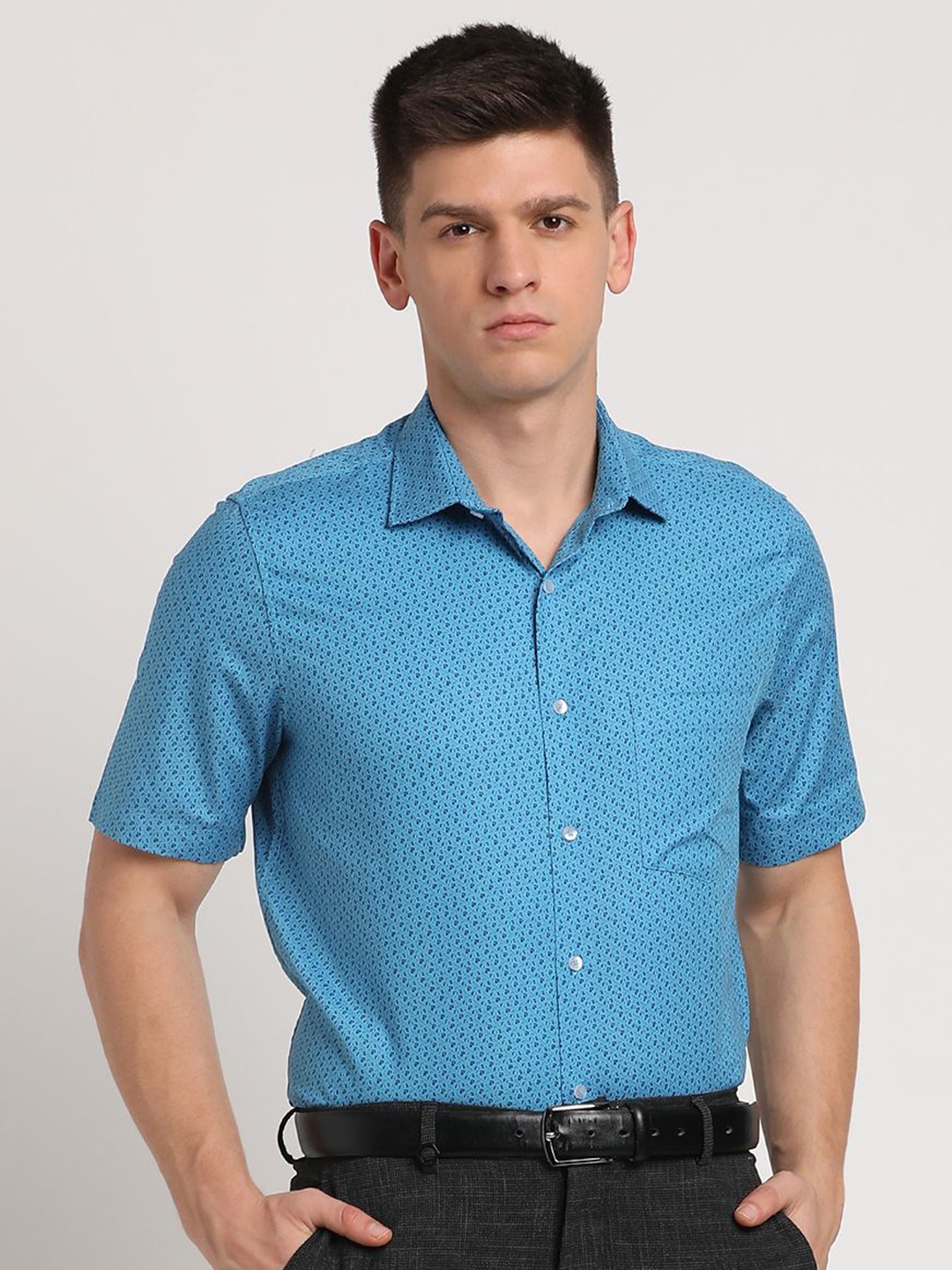 

Turtle Men Standard Micro Ditsy Printed Cotton Formal Shirt, Blue