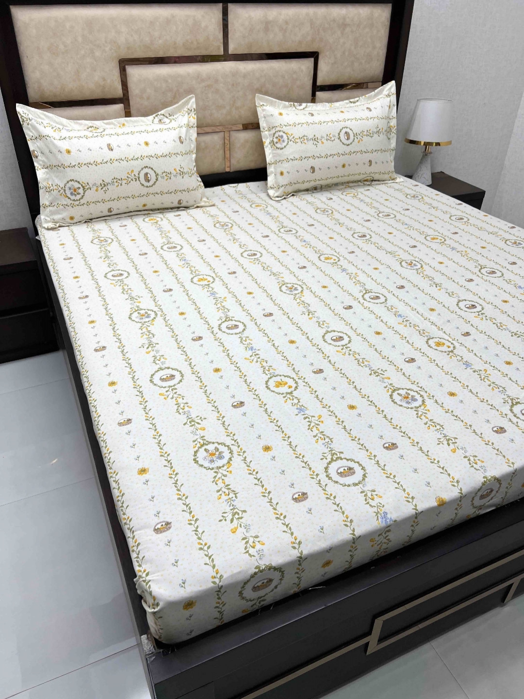 

Pure Decor Queen Size Double Bed Bedsheet With 2 Pillow Covers 2.28m X 2.54m, White