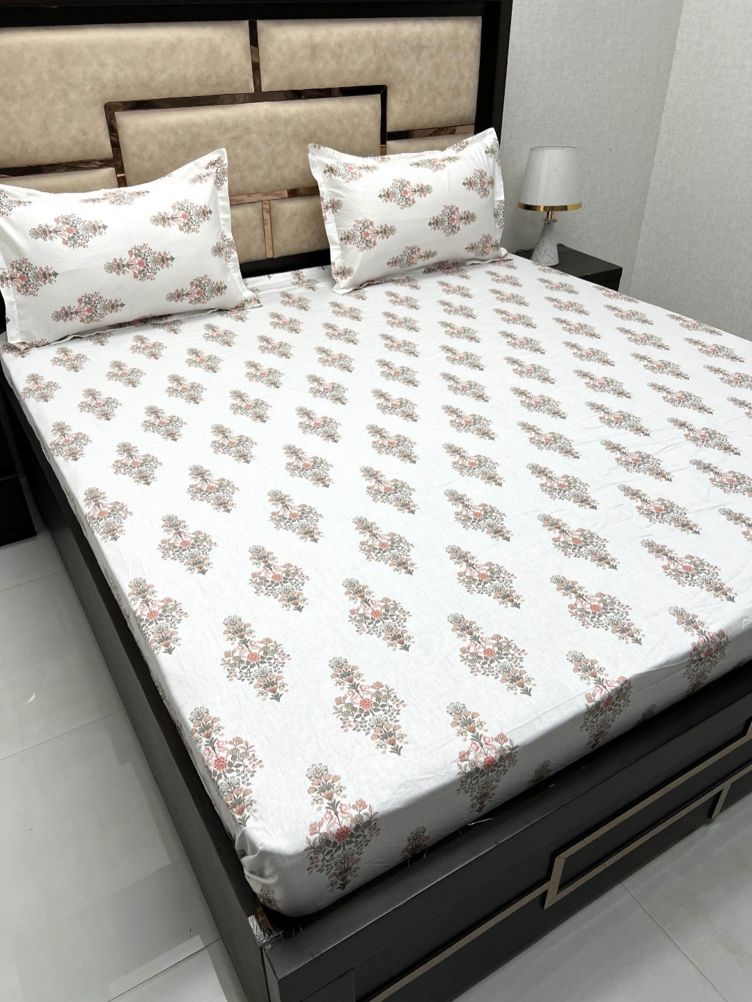 

Pure Decor White Ethnic Motifs 400 TC fitted Cotton King Bedsheet with 2 Pillow Covers