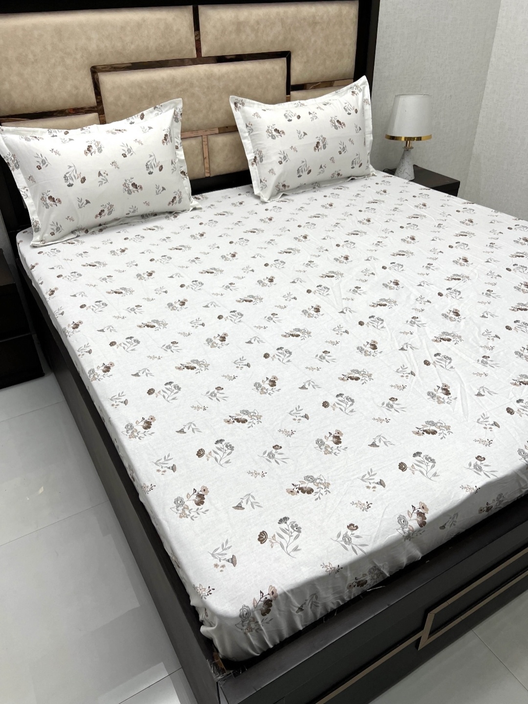 

Pure Decor White & Grey Floral 400 TC Pure Cotton King Bedsheet with 2 Pillow Covers