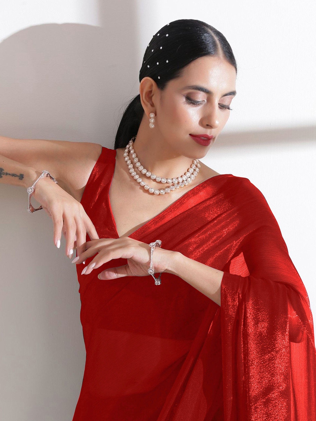 

FEBO FASHION Embellished Dual Shade Simmer Saree, Red